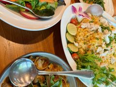 -Chom Cafe and Restaurant