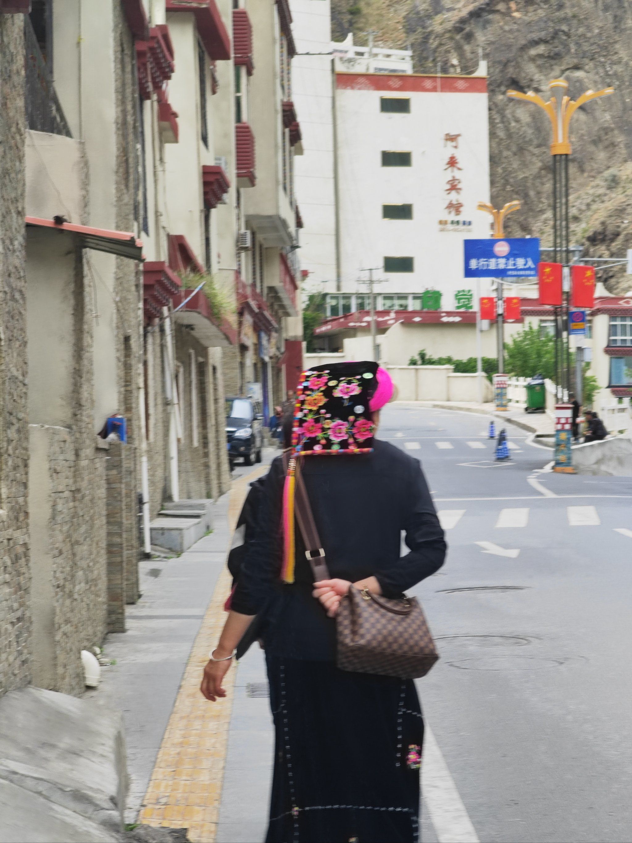 嘉绒藏族的头饰很有特色啊