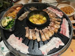 -江南猪肉商会无限续吃(弘大店)