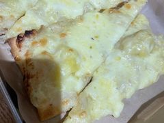 烫嘴金枕榴莲披萨-HELLO 27 意面·沙拉·帕尼尼