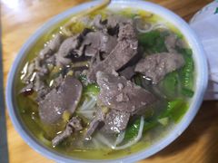 生包三鲜米线-越洋肖氏老米线(杨家坪店)