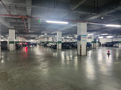 -奥特莱斯停车场