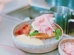 华夫饼配水波蛋配培根-BOR Eatery(安福路店)