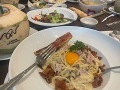 -Chom Cafe and Restaurant