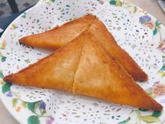 咖喱吞拿鱼角-喜莲咖啡