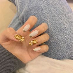 -蜜丝卡伦美甲美睫连锁