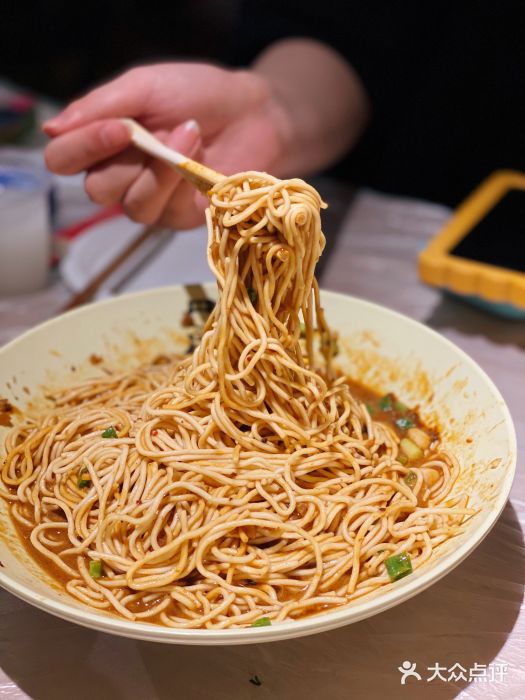 巴厘龙虾·榜首油焖大虾(洞庭·艺术洋房店)凉面图片