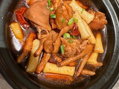砂锅焗猪蹄凤爪-吕氏焗小鲜•海鲜青岛菜(八大关店)