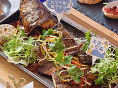 -香格里拉鱼跃地中海西餐厅·牛排披萨