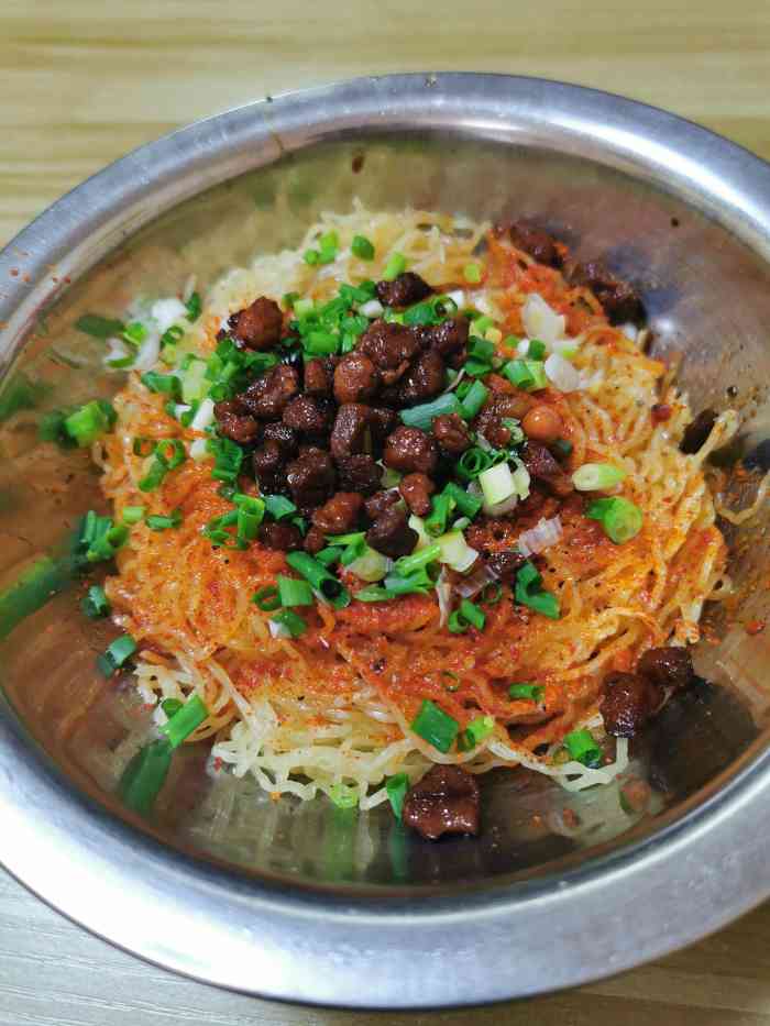 来贵阳旅游,住在喷水池附近,搜了一下,附近的康家脆哨燃面好评度很高