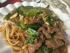 湿炒牛河-花苑美食横琴生蚝火锅(拱北粤华路店)
