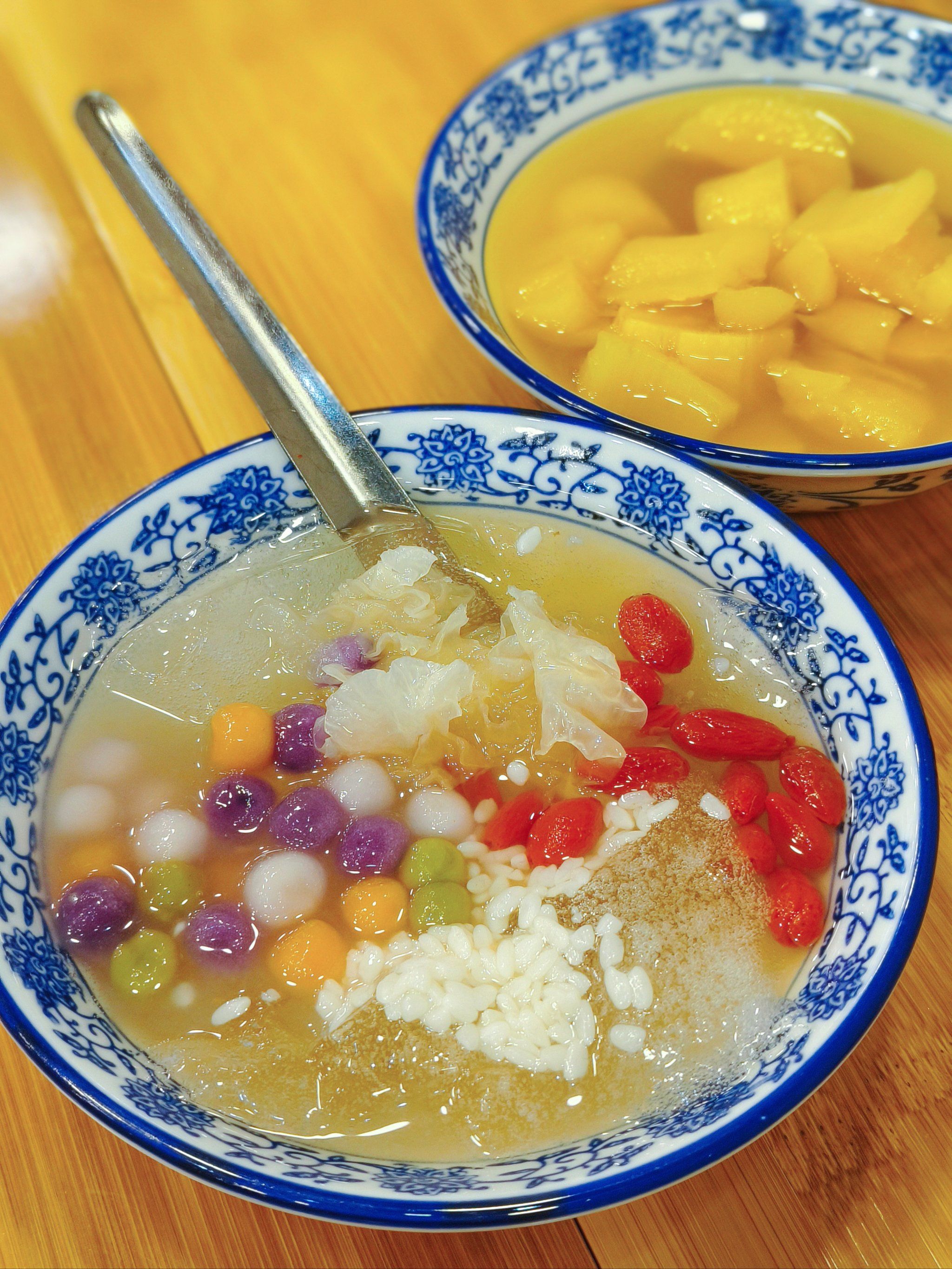 夏天当然要吃冰粉咯~
#三鲜冰粉
#手搓冰粉
#用美食路书打开