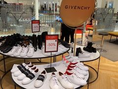 -乐蓬马歇百货公司(Rive Gauche)