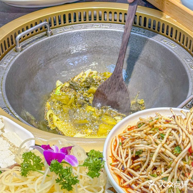 周年庆!兄弟开车过来为了吃这一口活鱼火锅~