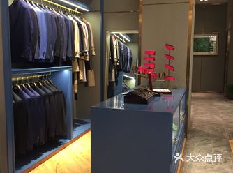 这家西服定制店在金碧路广业大厦，非常的好找