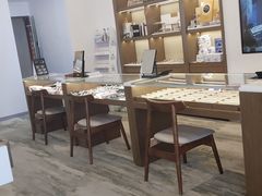 -三目眼镜·蔡司视觉合作店(青浦宝龙店)