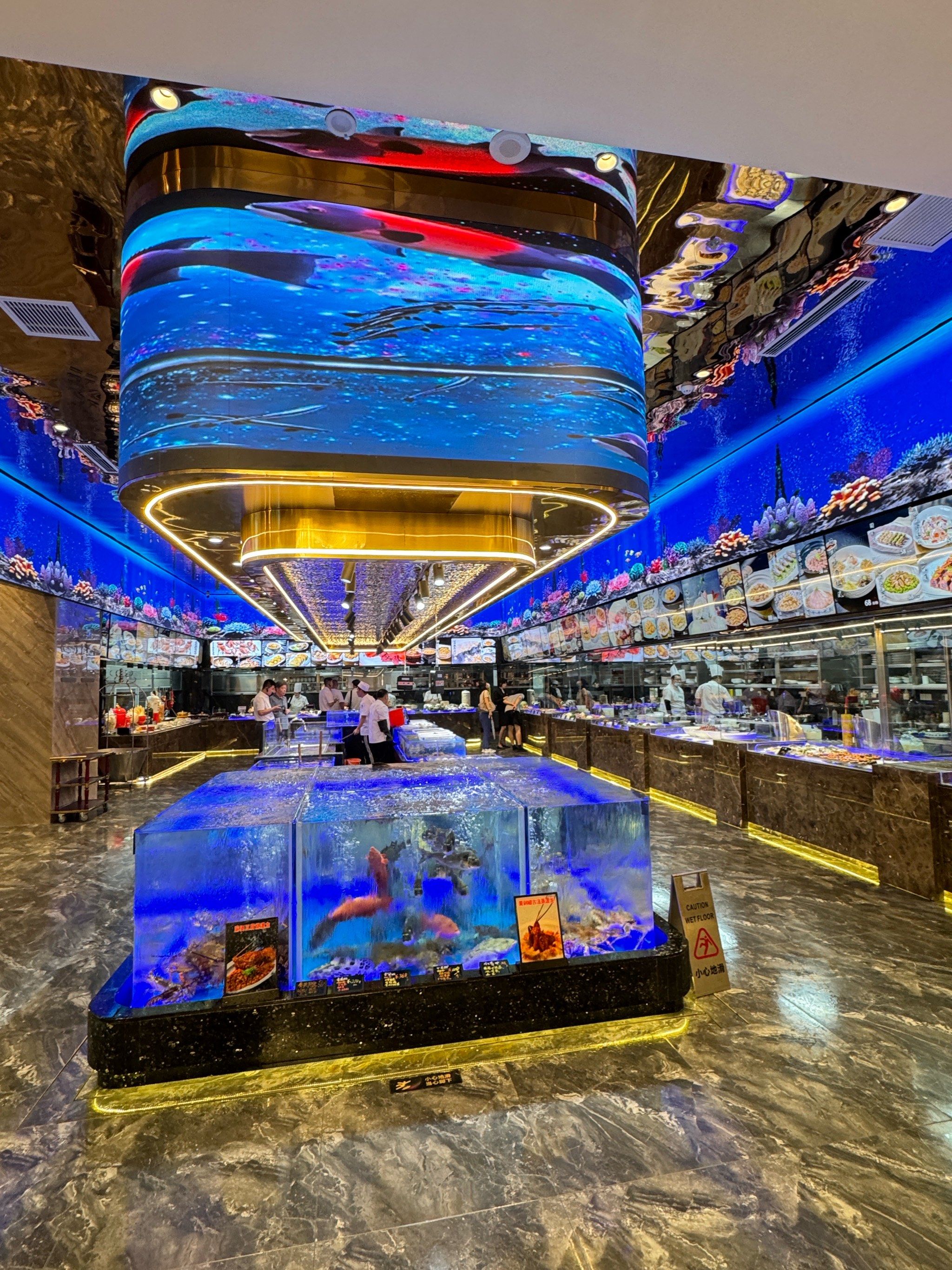 在水族馆吃一餐要花多少钱