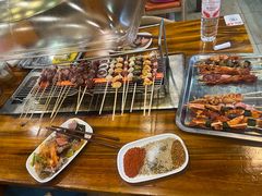 -哈尔滨小酒馆·鲜肉现穿自助烧烤(康新花园店)