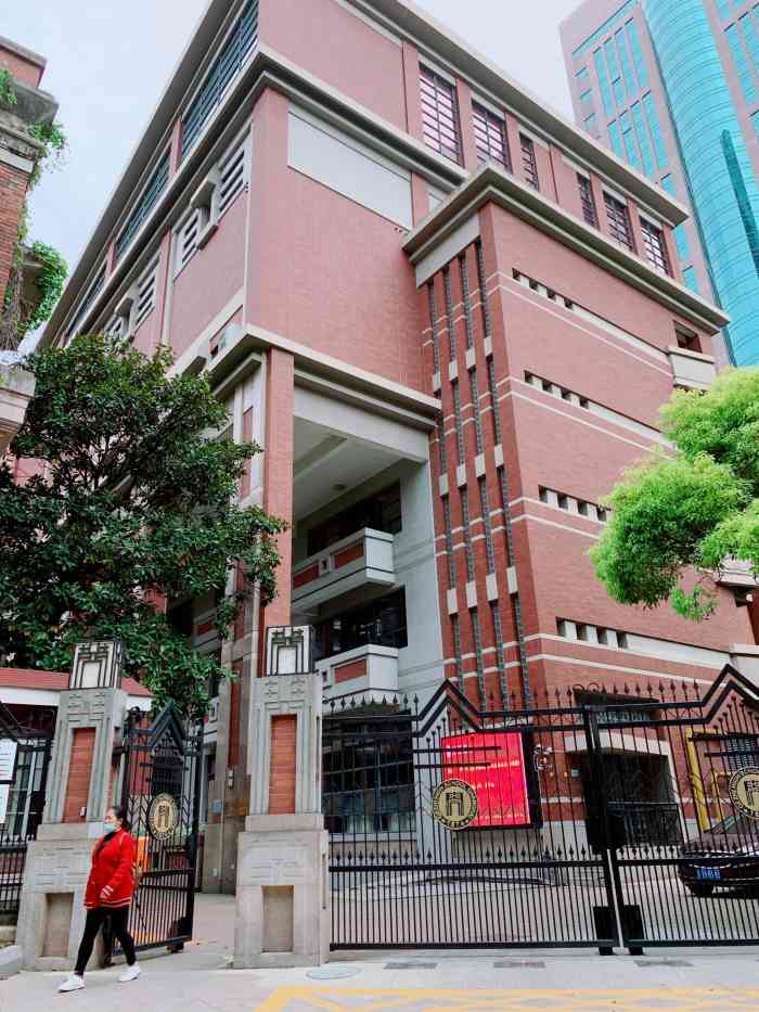 上海格致中学-"公司附近的上海市重点中学,黄埔区的老字号.