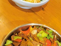 -老滇山寨•云南特色菜•地方菜•民族风情歌舞表演(金碧店)