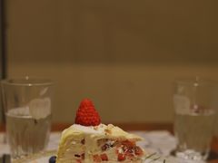 当季鲜草莓蛋糕-懒鱼时光馆(沙坪坝店)