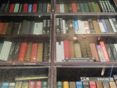 -钟书阁(松江泰晤士小镇店)