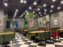 卡座-愉肴麻辣香锅(中山路店)