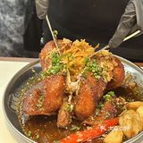 哇谁懂啊在广州两个猛男服务生陪我吃韩国烤鸡🥰