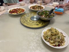 -茅屋大酒店