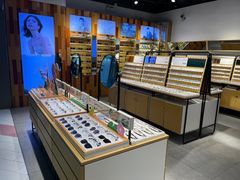-LOOK眼镜·蔡司依视路配镜(宝山万达店)