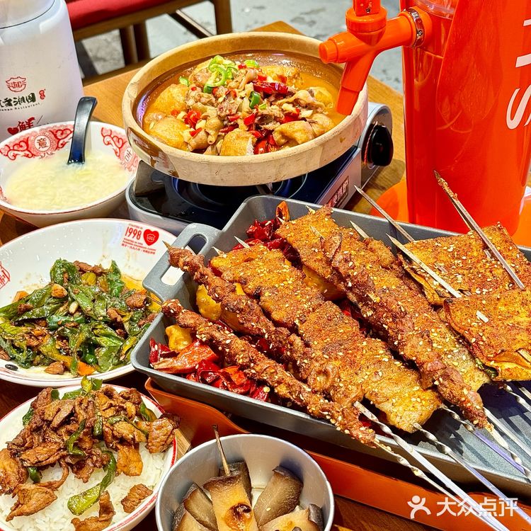 南方小帅哥来吃东北大串了！还有小土豆和冻梨！