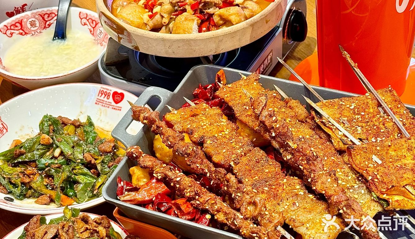 南方小帅哥来吃东北大串了！还有小土豆和冻梨！