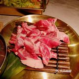 在韩国街，吃上一顿地道的韩日烤肉！