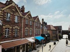 -钟书阁(松江泰晤士小镇店)