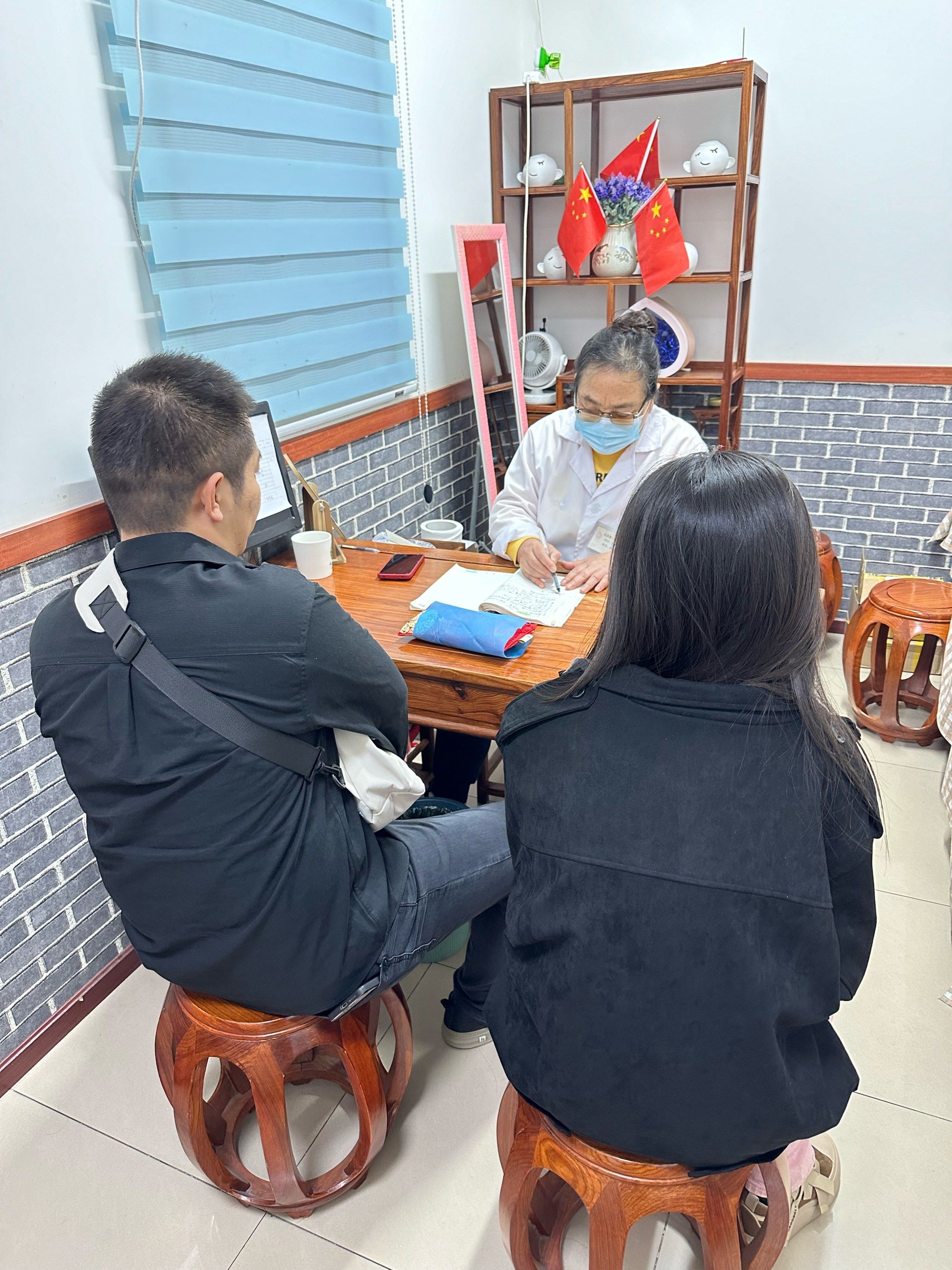 包含北京大学人民医院帮忙挂号陪同看病-住院登记咨询的词条