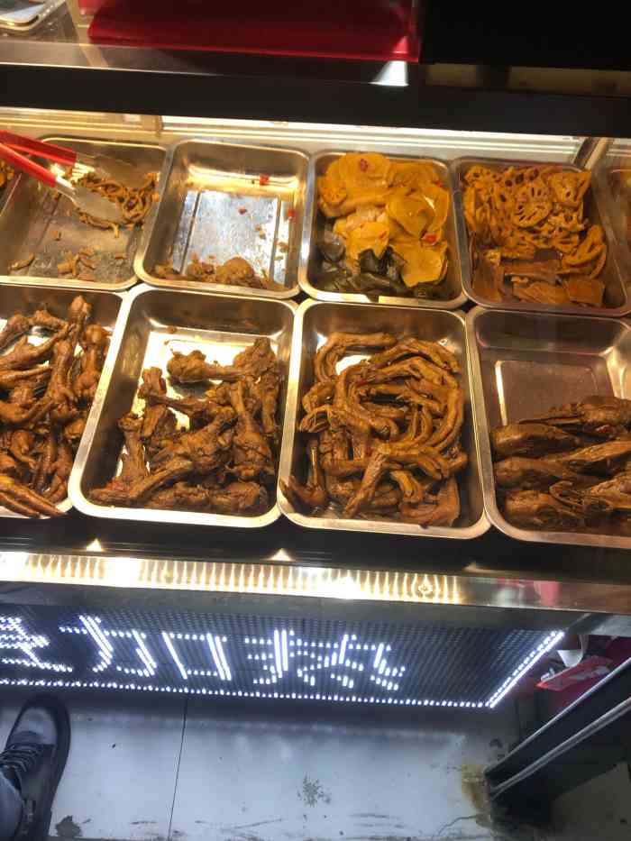 一品黑鸭(师大店)-"[1人食]在师大南门泊客街店面不大看着.