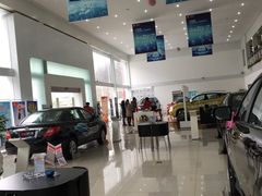 -上海华裕比亚迪4S店