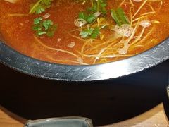 -野山舂·贵州现舂酸汤火锅(鸿通城店)