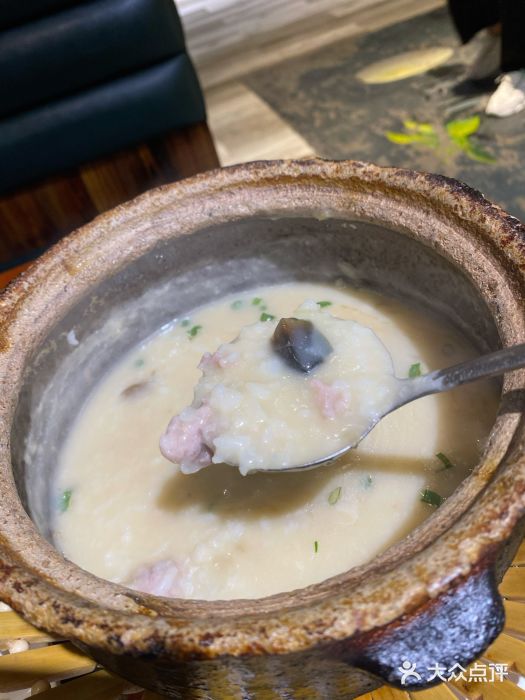 森燊记烤鱼吧(光谷店)皮蛋瘦肉粥图片