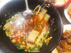 -爆炸头阿姨小四川正宗川味小吃(无任何分店)