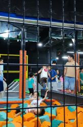 -蹦贝运动中心·蹦床·攀岩·闯关(龙岗店)