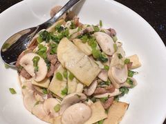 雪菜蘑菇肉片炒时笋-杭儿风餐厅(来福士店)