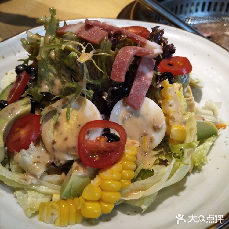 三角牛霖，店员一直帮忙在烤肉，外焦里嫩烤的好香哦