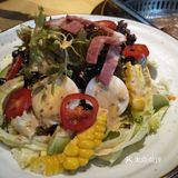 三角牛霖,店员一直帮忙在烤肉,外焦里嫩烤的好香哦