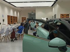 -小鹏汽车(北京龙湖长楹天街销售中心)