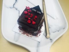 -UNI UNI(环亚凯瑟琳店)