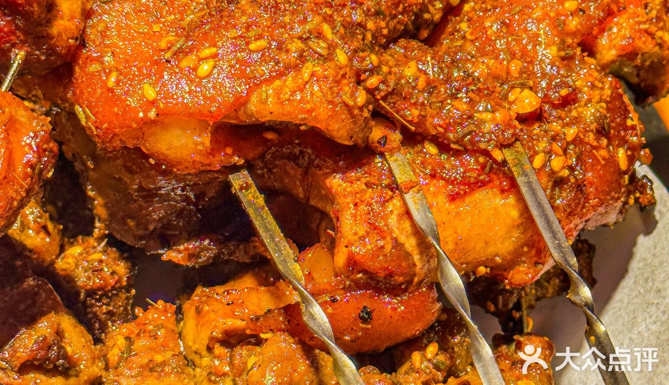 中街这，一条街都是他家！！