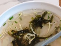鲜肉小馄饨-馋三尺蟹粉小笼(人民广场店)