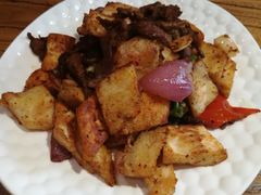 家乡囊炒肉-阿里家·新疆烤肉酒場 by MIG