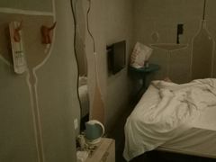 -卡罗酒店(东门晒布地铁站店)